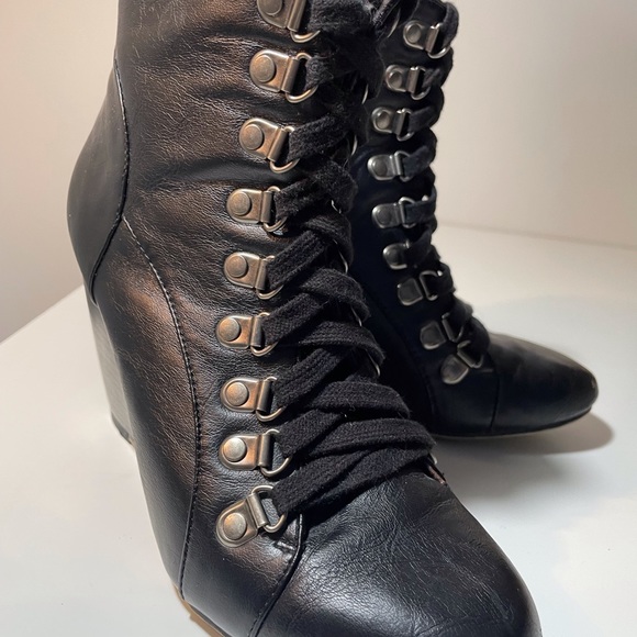 Madden Girl/EUC Vintage Lace Up Ankle Boots Sz 7.5 - Picture 5 of 8